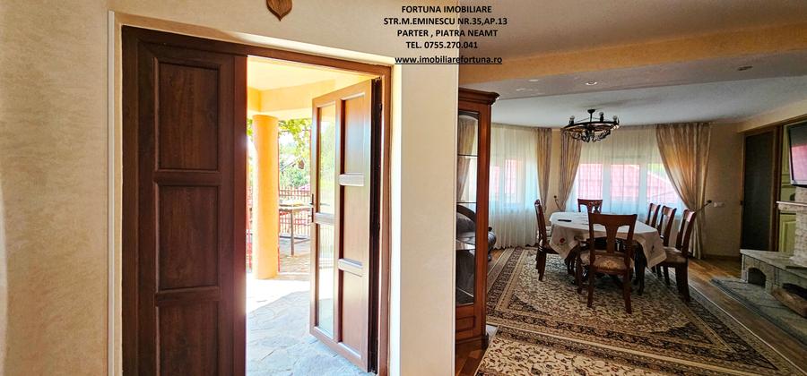 Casă cu 8 camere cu Teren 1066 Mp în Exterior Vest