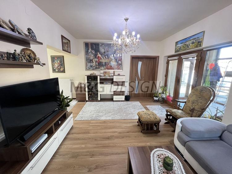 Casă individuală cu 5 camere cu Canalizare în Ghiroda
