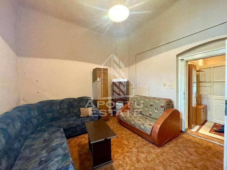 Apartament cu 2 camere semidecomandat, mobilat în Drăgășani
