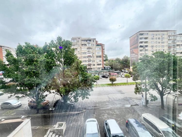 Apartament cu 3 camere decomandat, mobilat în Dacia