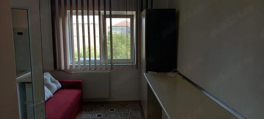 Garsonieră decomandată în Central