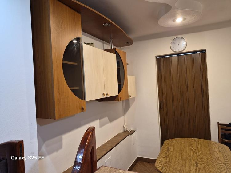 Apartament cu 3 camere decomandat în Popoveni