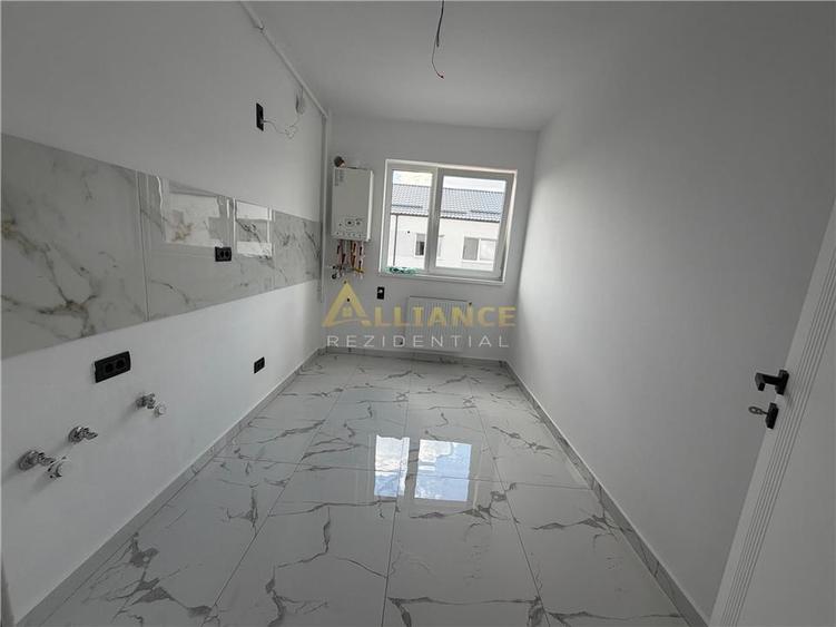 Apartament cu 3 camere decomandat în Metalurgiei