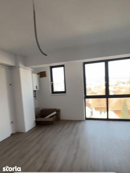 Apartament cu 3 camere în Cetate