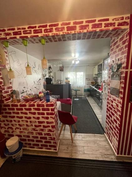 Apartament cu 3 camere decomandat, mobilat în Uzina 2