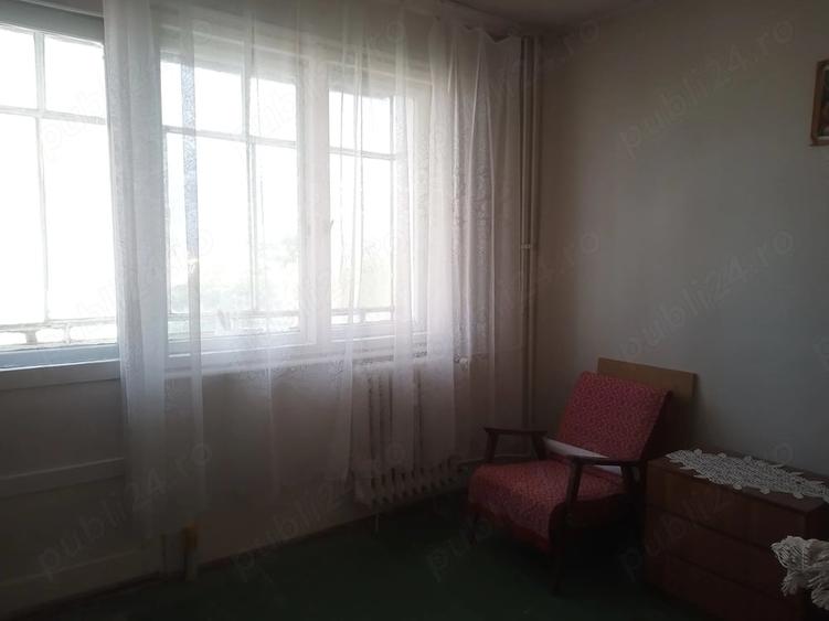 Apartament cu 3 camere semidecomandat în Andrei Mureșanu
