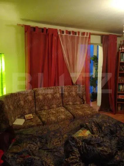 Apartament cu 4 camere decomandat în Dâmbovița