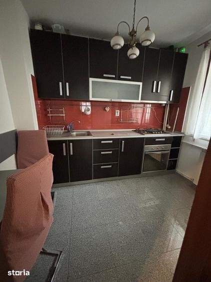 Apartament cu 3 camere decomandat în Tineretului