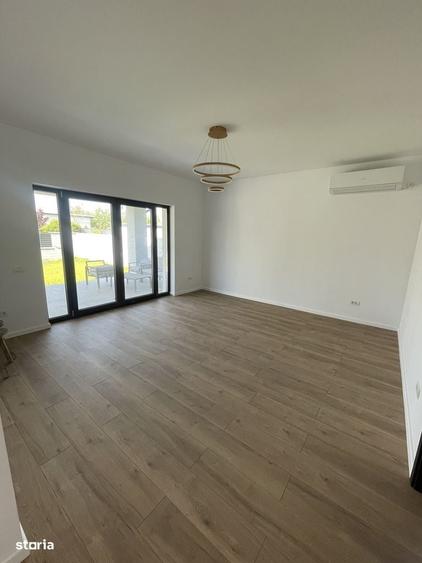 Casă cu 4 camere cu Teren 425 Mp în Domnești