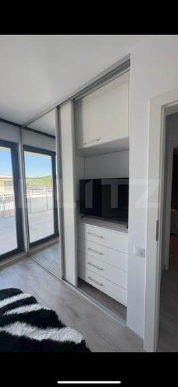Penthouse cu 3 camere semidecomandat, mobilat în Florești
