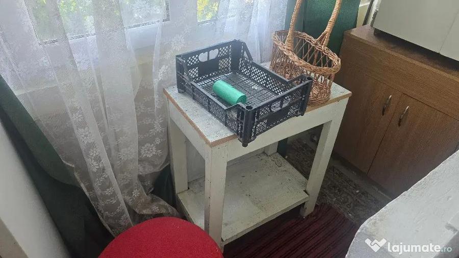Apartament cu 3 camere decomandat în Piața Centrală