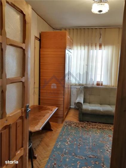 Apartament cu 4 camere decomandat, mobilat în Gară