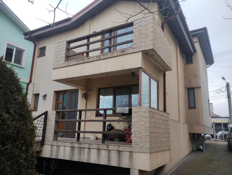 Casă individuală cu 4 camere cu Canalizare în Km 4-5