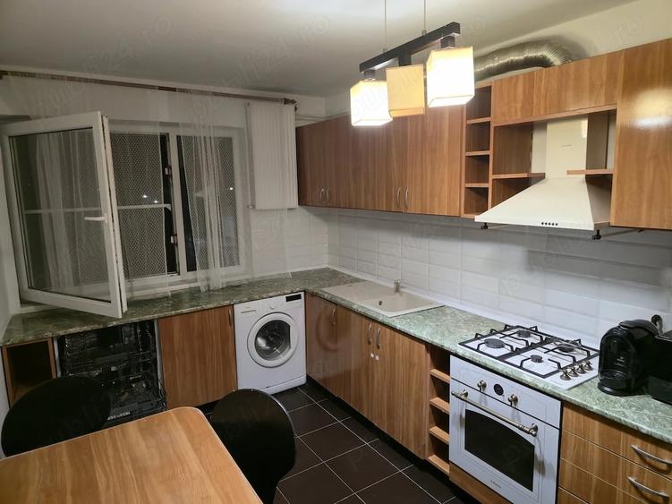 Apartament cu 4 camere decomandat în Central