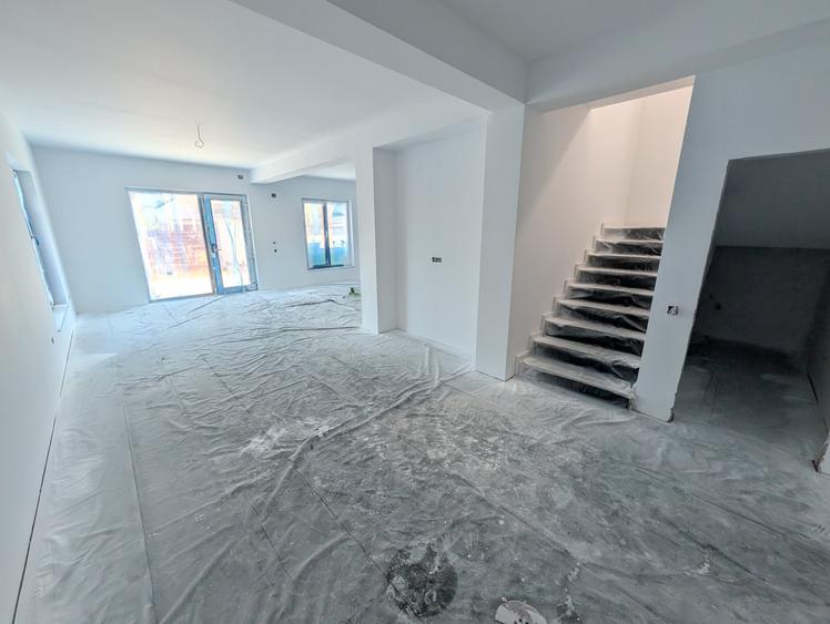 Casă individuală cu 5 camere cu Canalizare în Tunari