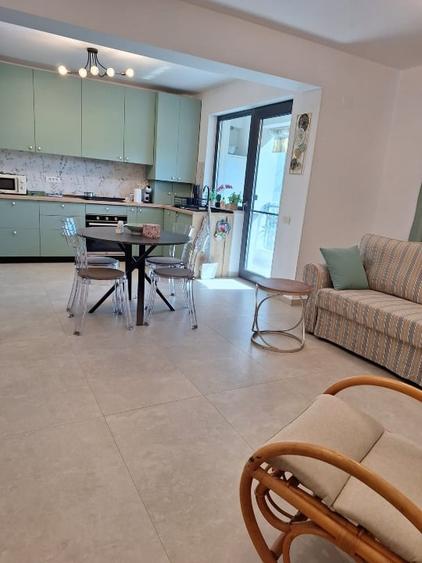 Apartament cu 2 camere decomandat în Titan