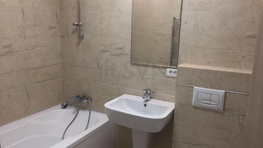 Apartament cu 3 camere semidecomandat, mobilat în Calea Călărașilor