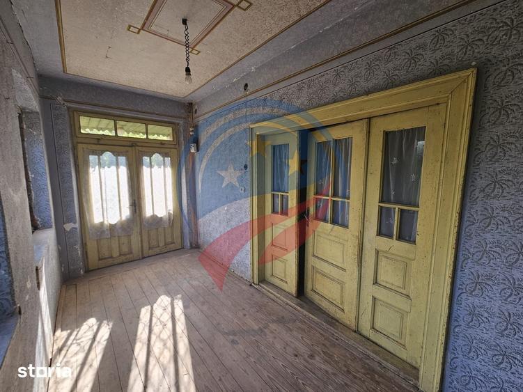 Casă cu 4 camere cu Teren 1963 Mp în Central
