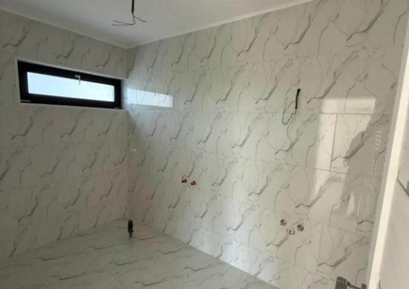 Casă cu 5 camere cu Teren 490 Mp în Păulești