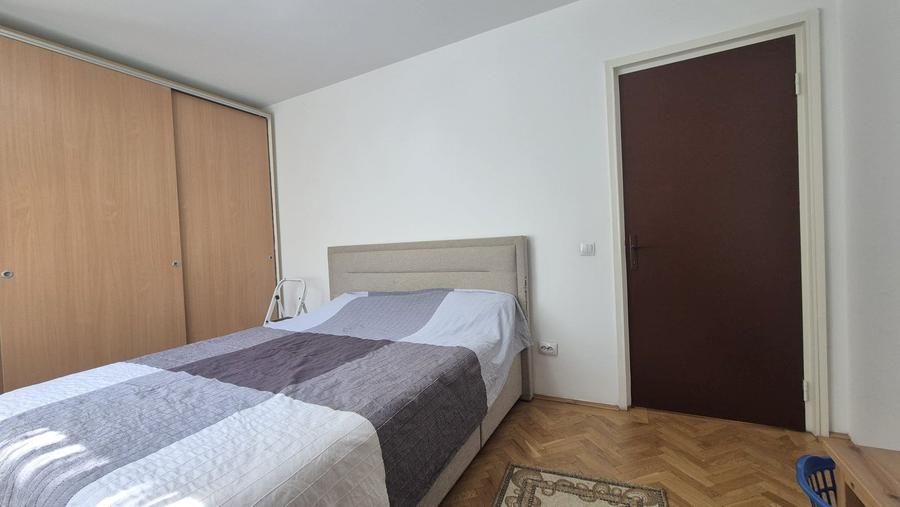 Apartament cu 3 camere semidecomandat în Dristor