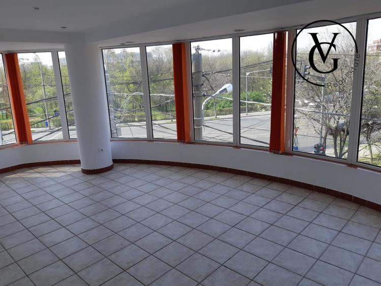 Casă individuală cu 10 camere cu Canalizare în Floreasca