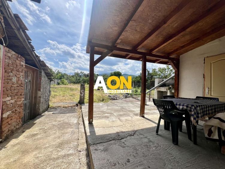 Casă individuală cu 2 camere cu Canalizare în Micești