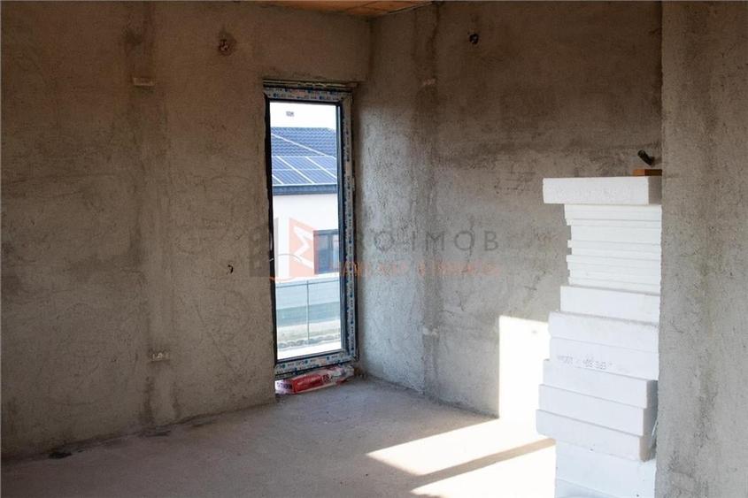 Casă individuală cu 5 camere cu Teren 480 Mp în Potoceni