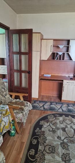 Apartament cu 2 camere semidecomandat în Simeria