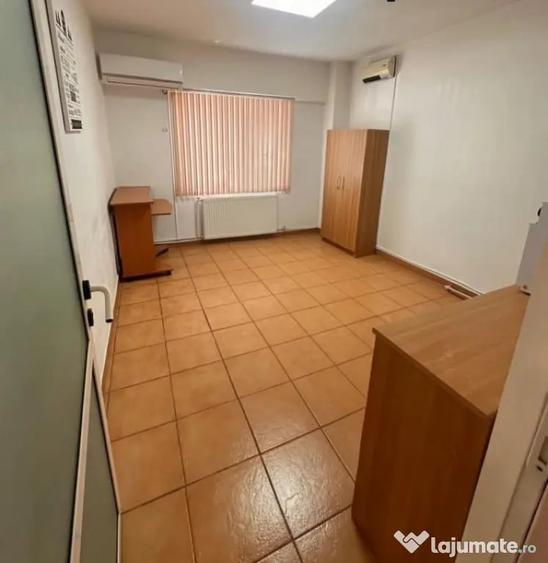Apartament cu 4 camere decomandat în E3