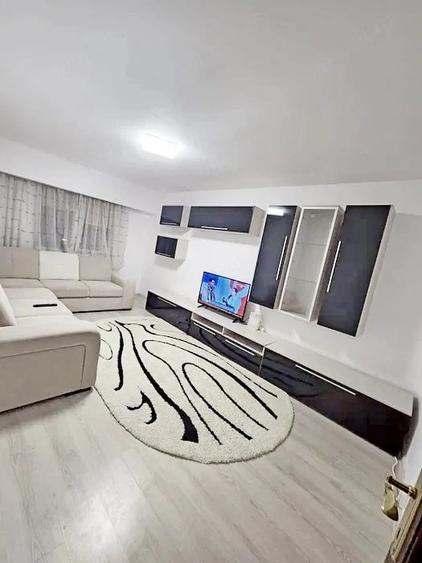 Apartament cu 3 camere semidecomandat în Soarelui