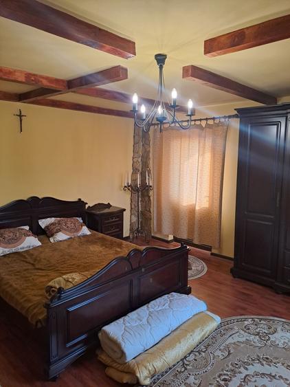 Casă cu 4 camere în Pleșoiu