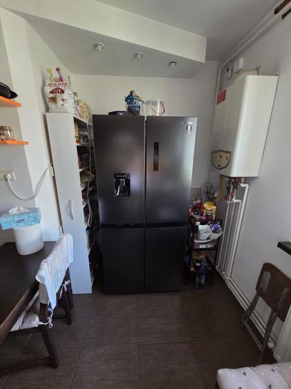 Apartament cu 4 camere decomandat în Drumul Taberei