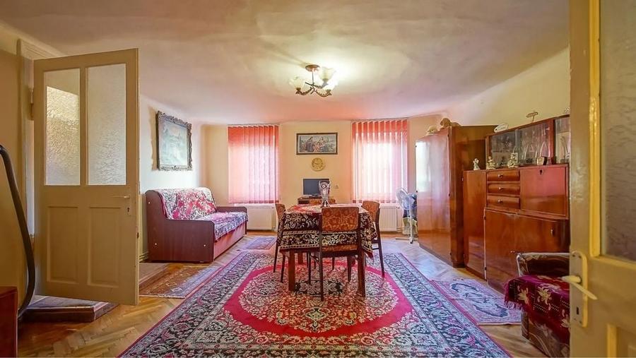 Casă cu 4 camere în Centrul Civic
