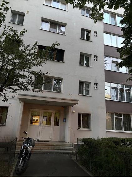 Apartament cu 3 camere semidecomandat în Militari