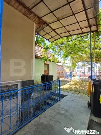 Casa renovabila de vanzare, cu 2 camere, 97 mp, zona Poiana - 1