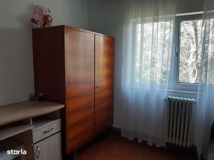 Apartament cu 2 camere decomandat în Podul de Fier