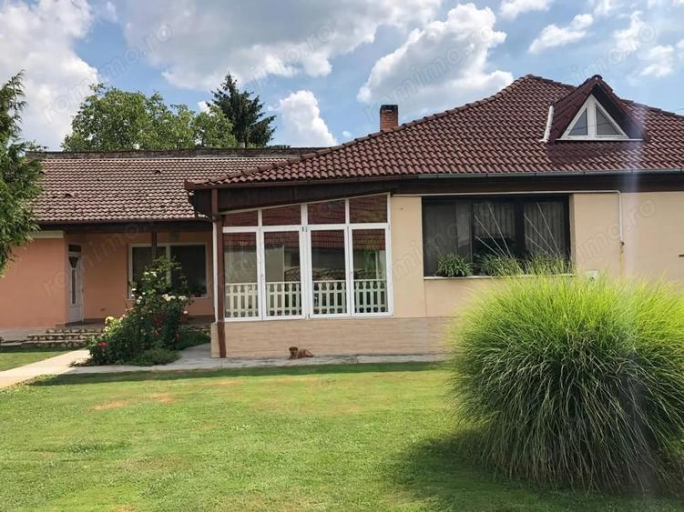 Casă cu 7 camere cu Teren 1100 Mp în Soarelui