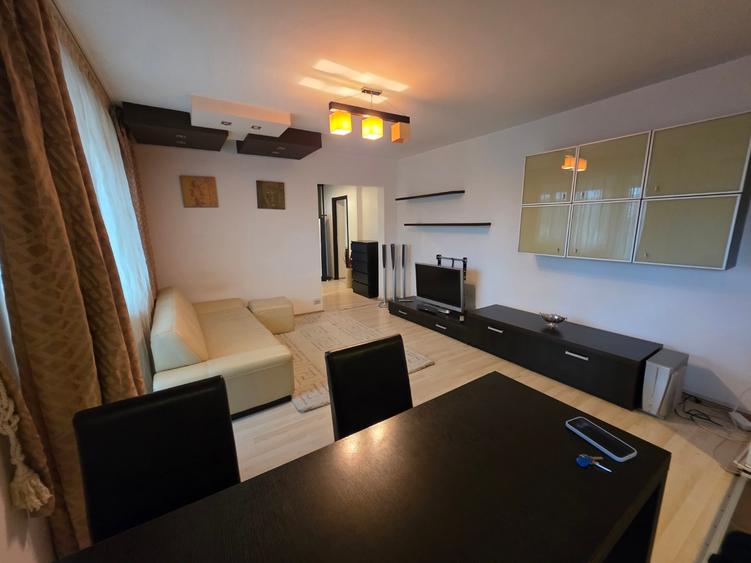 Apartament cu 3 camere semidecomandat, mobilat în Titan