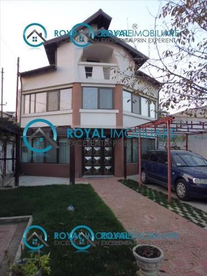 Casă individuală cu 9 camere cu Canalizare în Republicii