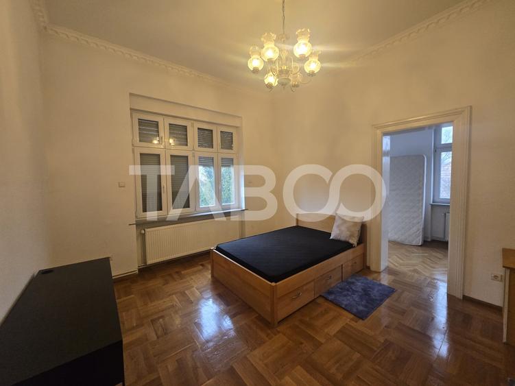 Apartament cu 3 camere semidecomandat, mobilat în Central