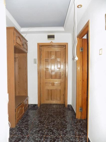 Apartament cu 3 camere decomandat în Buzaului
