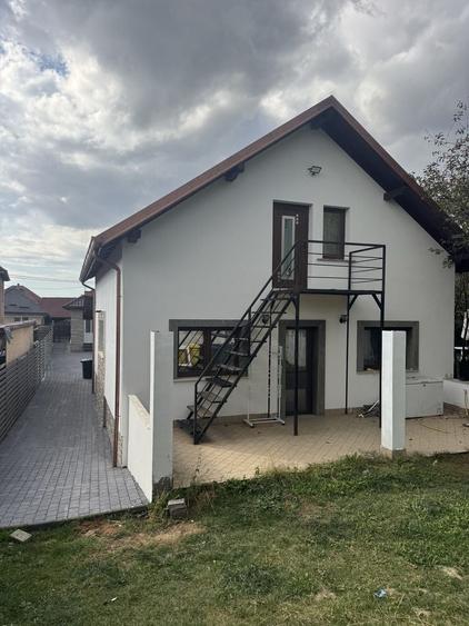 Casă cu 4 camere în Central