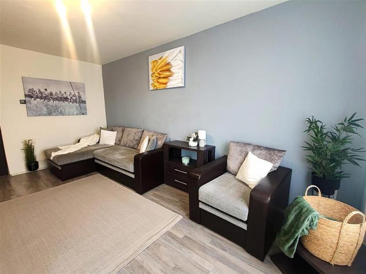Apartament cu 3 camere circular, mobilat în Astra