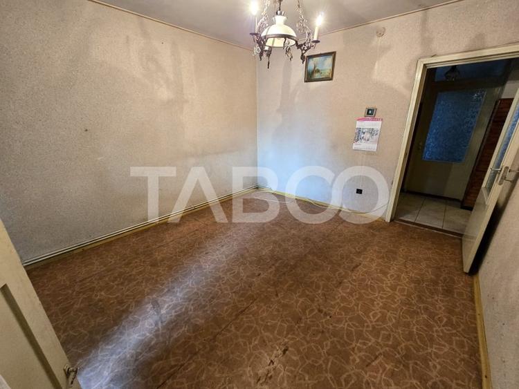 Apartament decomandat 4 camere 4 balcoane 2 bai etaj 1 Central Sibiu - 14