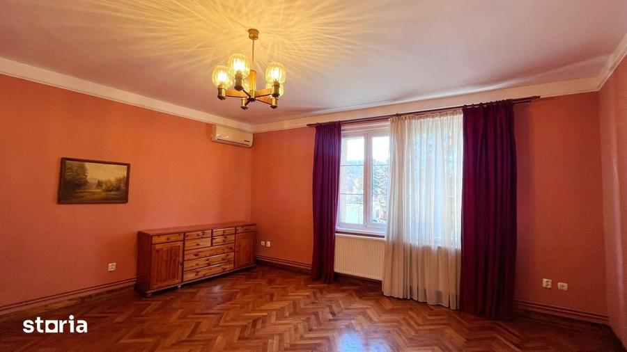 Apartament cu 3 camere decomandat, mobilat în Central