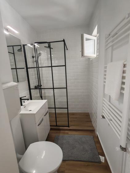 Apartament cu 3 camere semidecomandat în Drumul Taberei