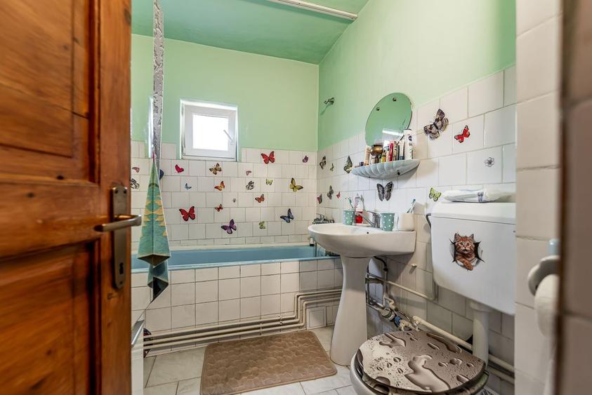 Apartament cu 3 camere semidecomandat, mobilat în Aurel Vlaicu