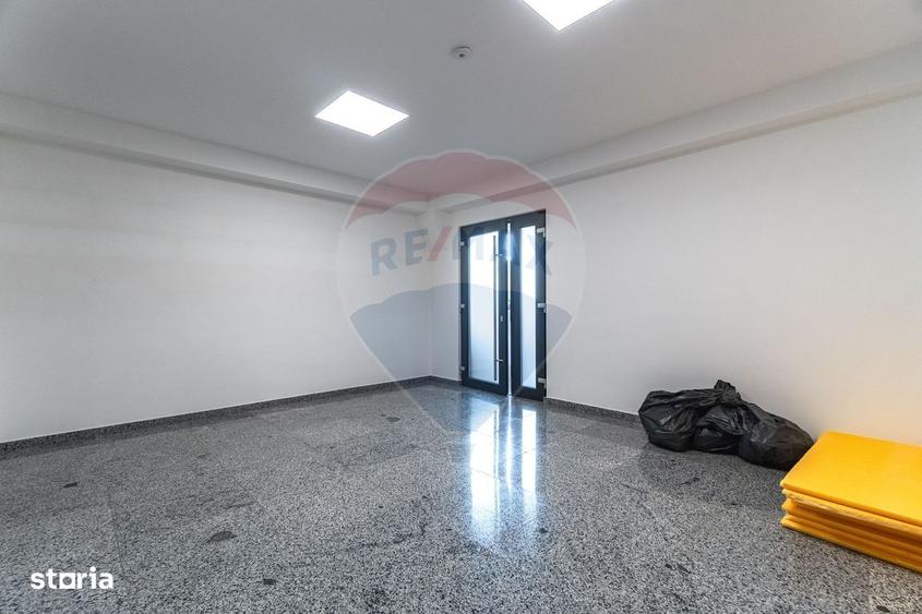 Spațiu comercial, de 449 mp, în 13 Decembrie