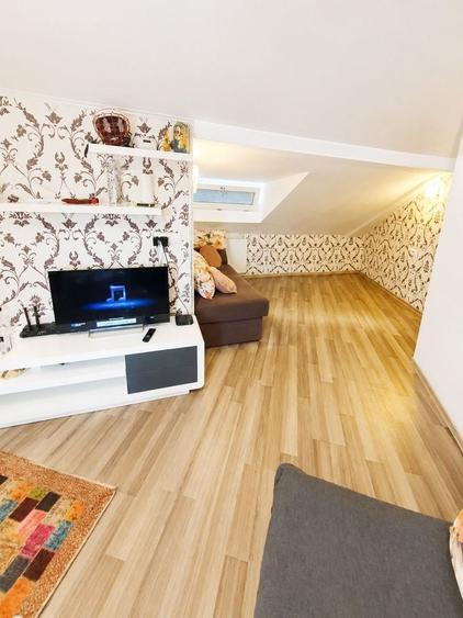 Apartament cu 3 camere semidecomandat, mobilat în Unirii