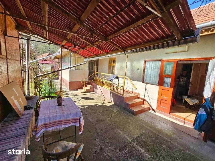 Casă cu 4 camere cu Teren 1142 Mp în Vorța